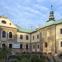 Teren wokół Zamku Sieleckiego wypięknieje