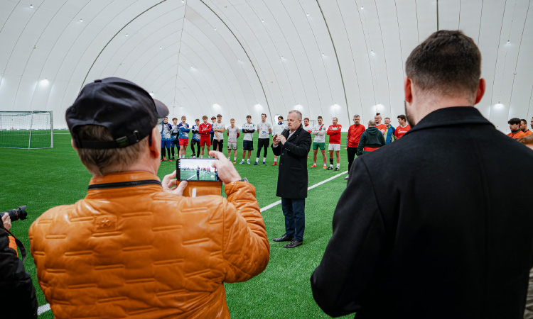 Otwarcie nowego boiska pod balonem w Klimontowie [ZDJĘCIA]